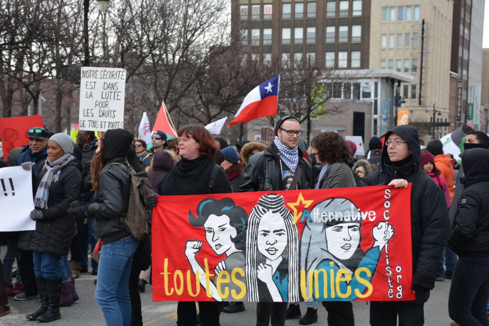 Contre la discrimination! Pour le droit au travail!