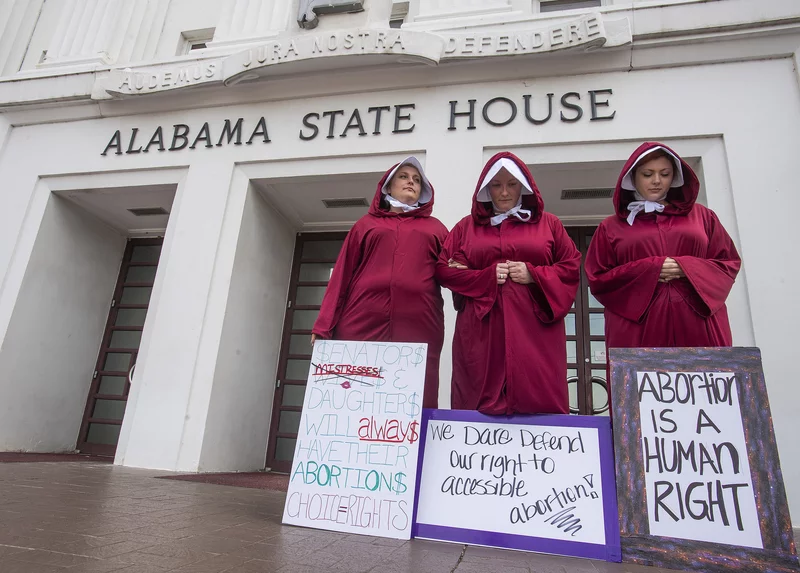 Loi antiavortement en Alabama: les droits des femmes attaqués par les capitalistes