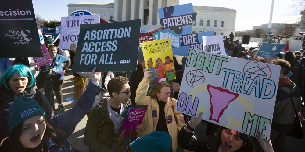 Roe v. Wade : une arme économique des capitalistes contre les travailleuses