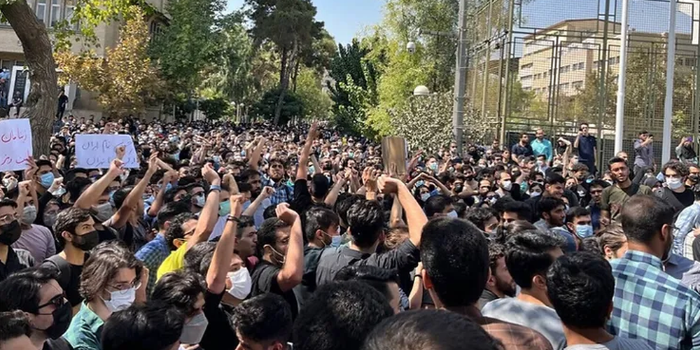 Justice pour Zhina (Mahsa) Amini! À bas le régime islamique!