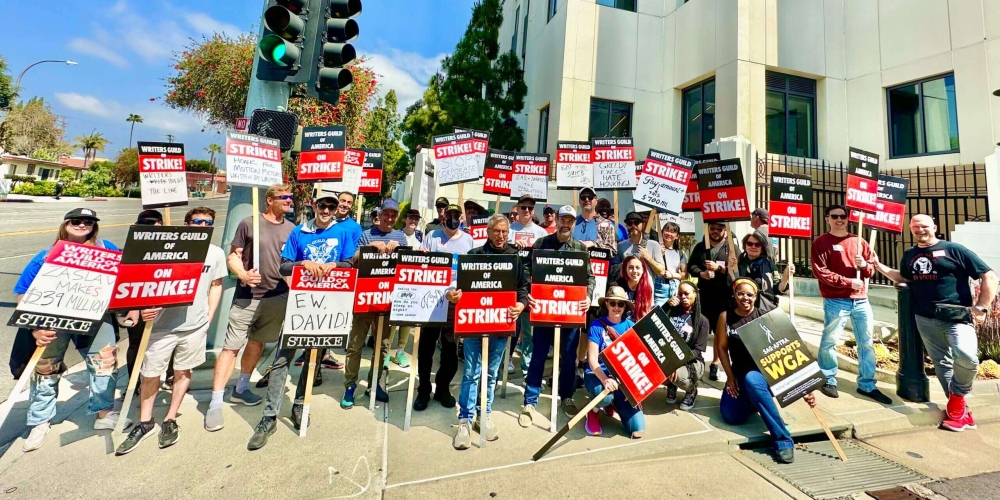 Grève à Hollywood : Les scénaristes en résistance contre l’exploitation