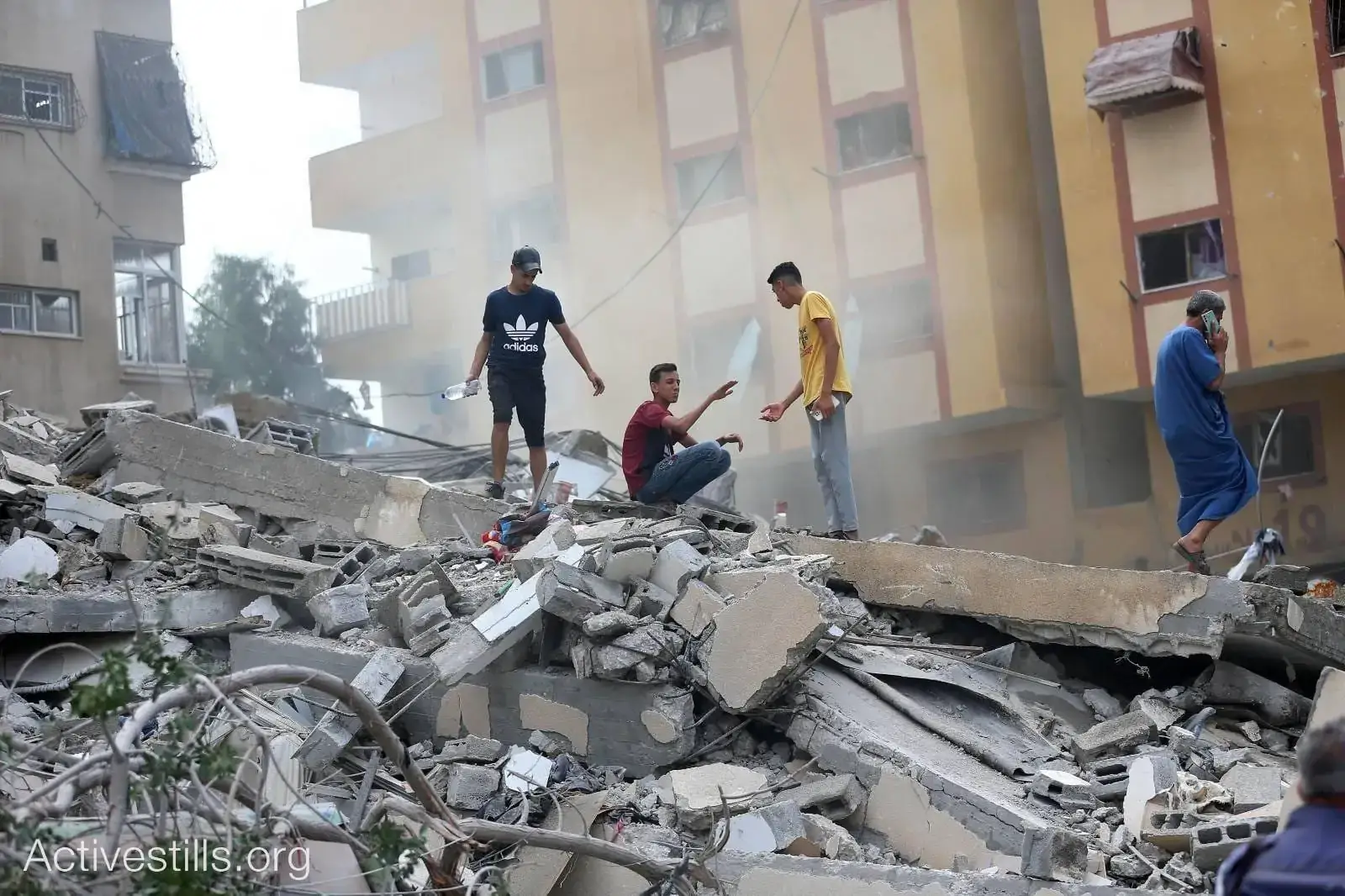 Une nouvelle guerre éclate sous une occupation et un état de siège normalisés