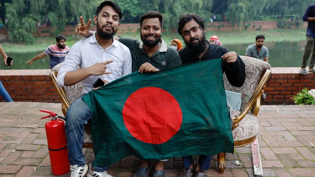 Vague de grèves au Bangladesh après la chute du gouvernement
