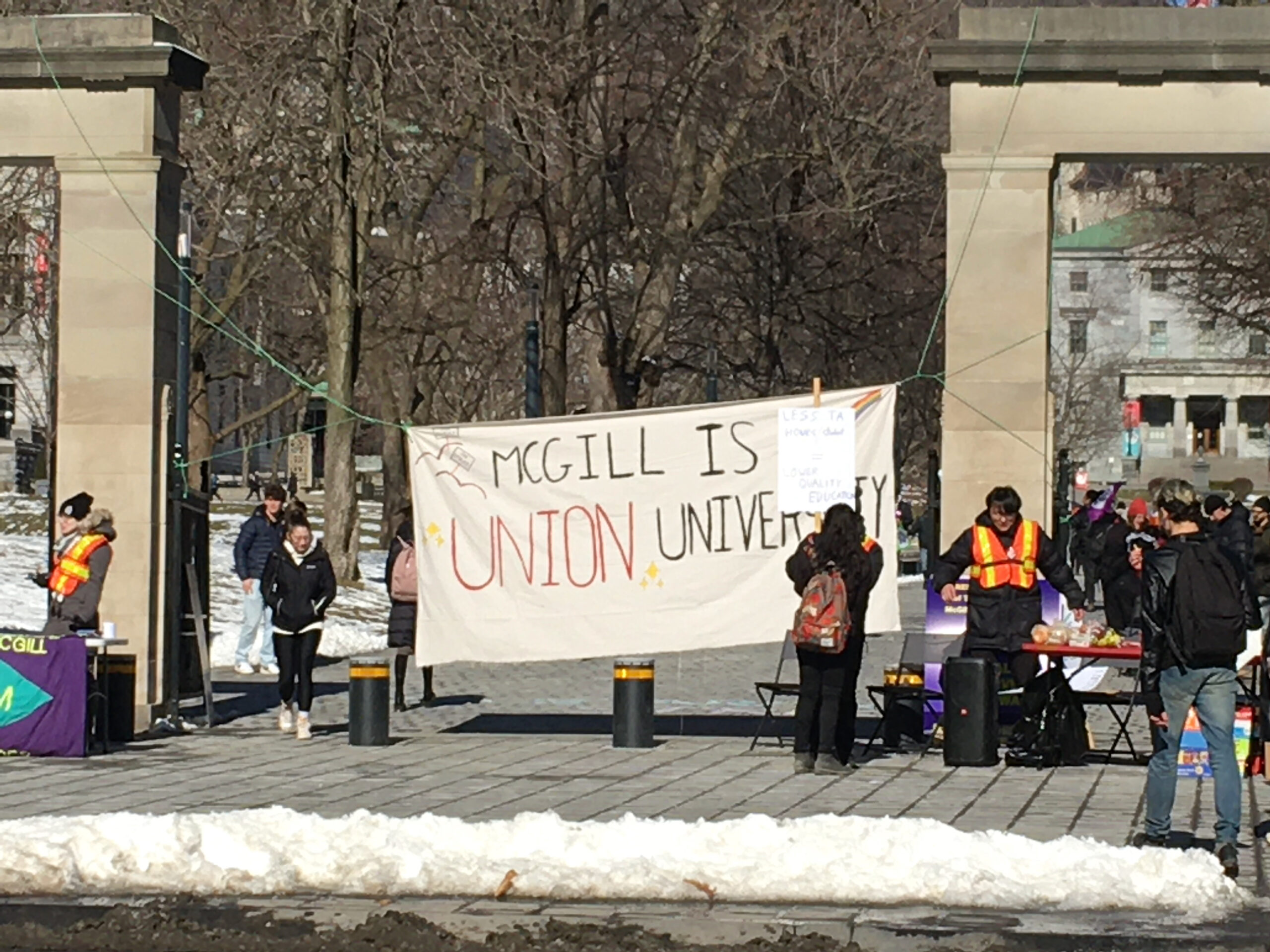 Bras de fer entre les syndicats et McGill