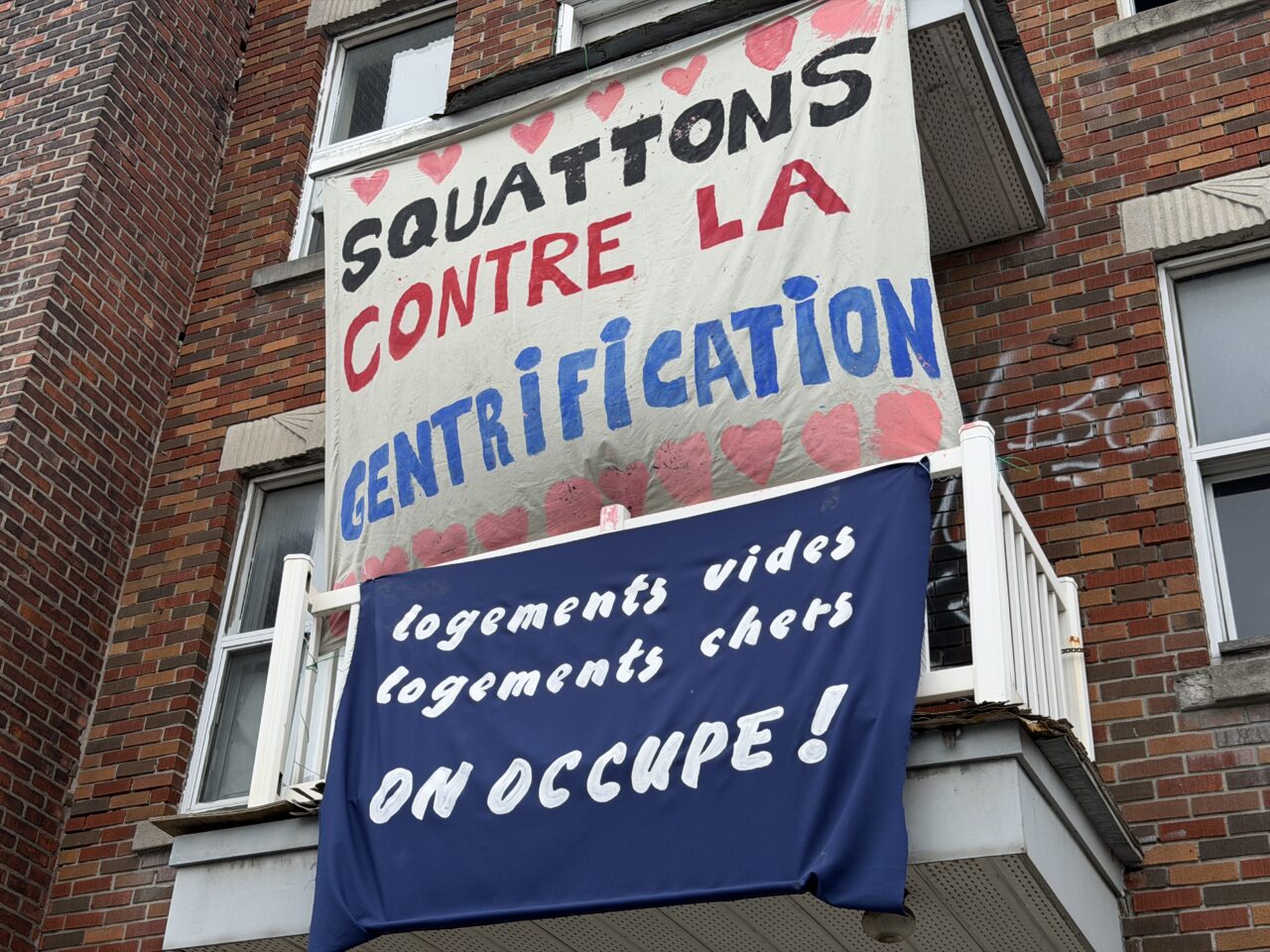Des activistes du logement occupent un triplex